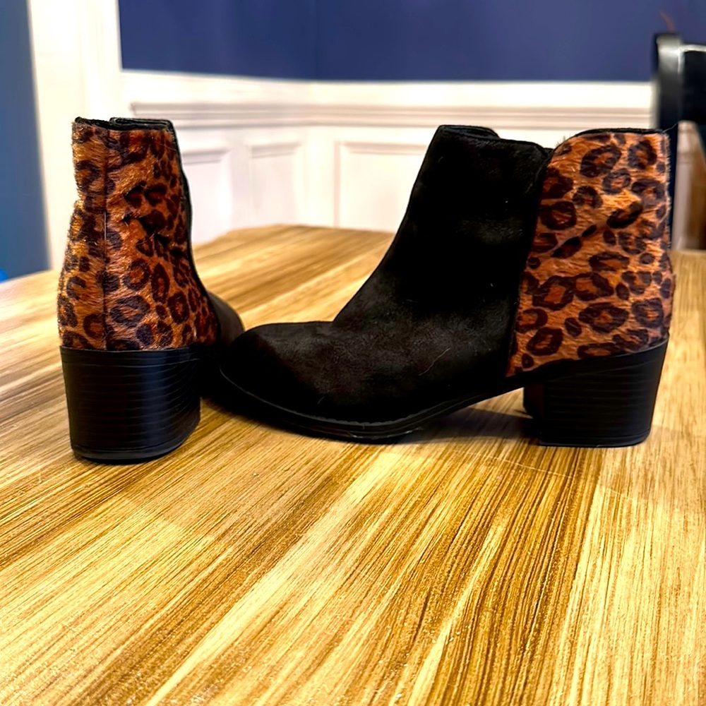 Mia Ankle boots, big girls sz 5M, faux suede & cheetah print
